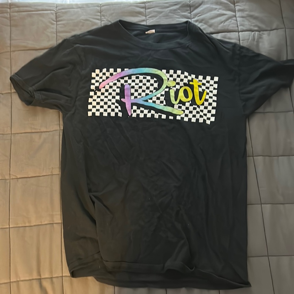 Men’s fruit of the loom medium tee